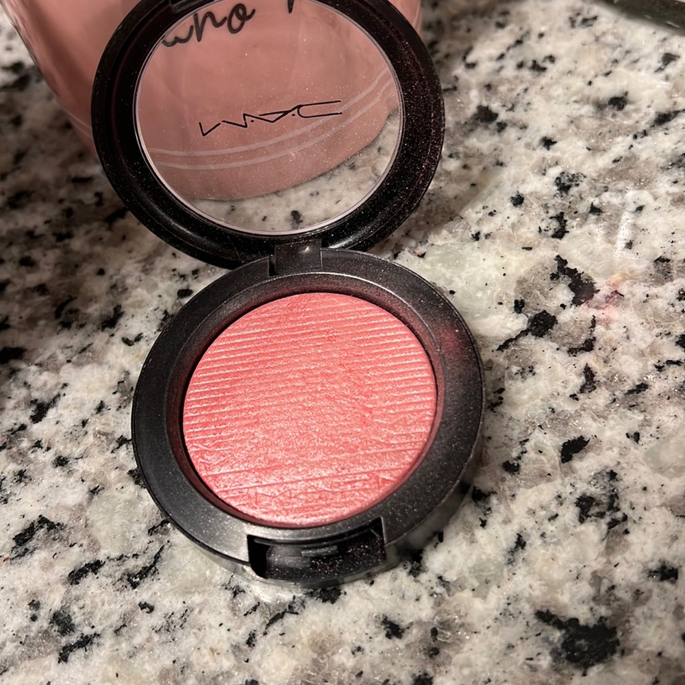 MAC cosmetics extra dimension blush with shimmer. Pre owned and used a few times